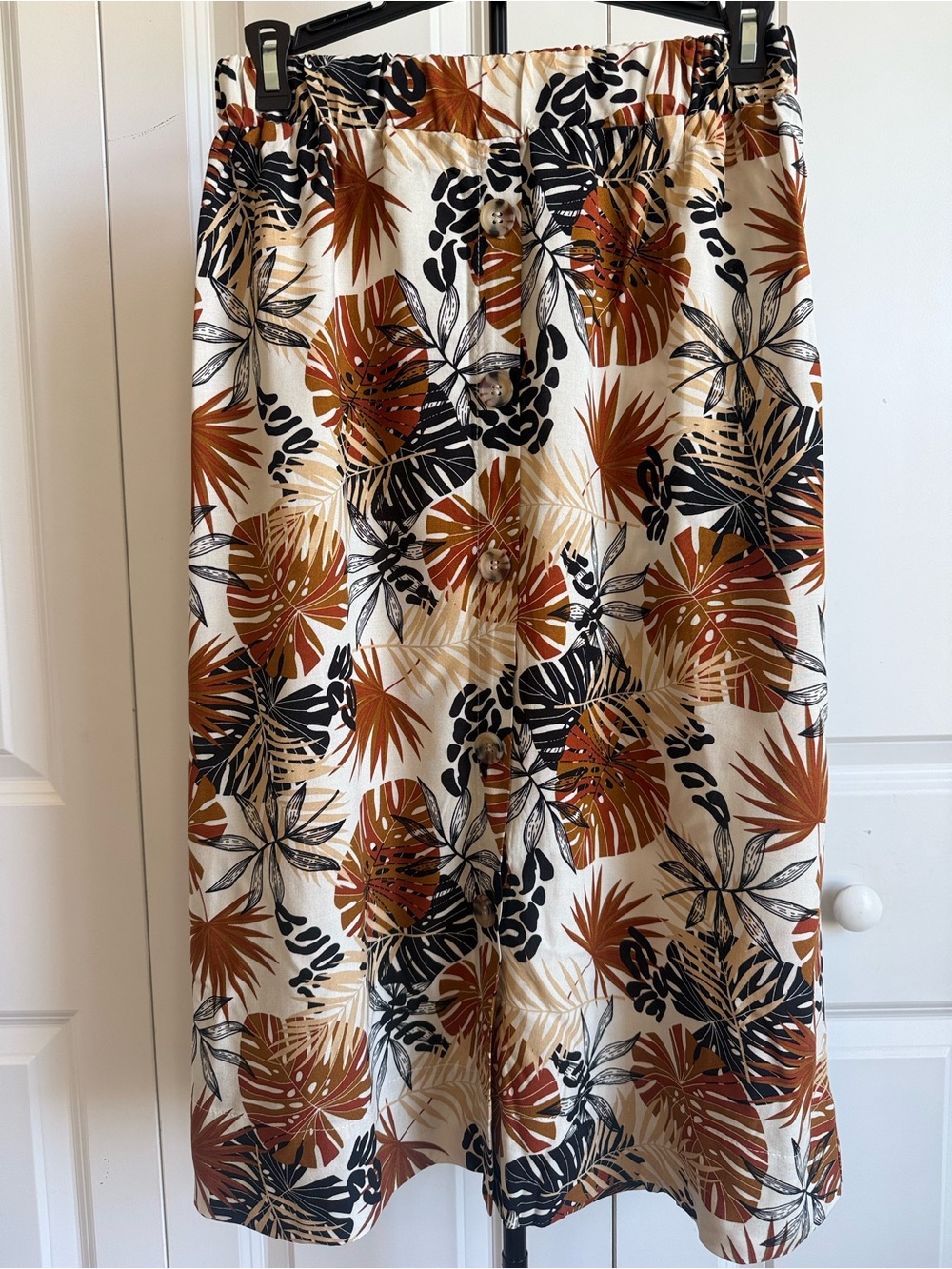 Classic Concepts Tropical Floral Midi Skirt with Faux Tortoise Buttons Size S